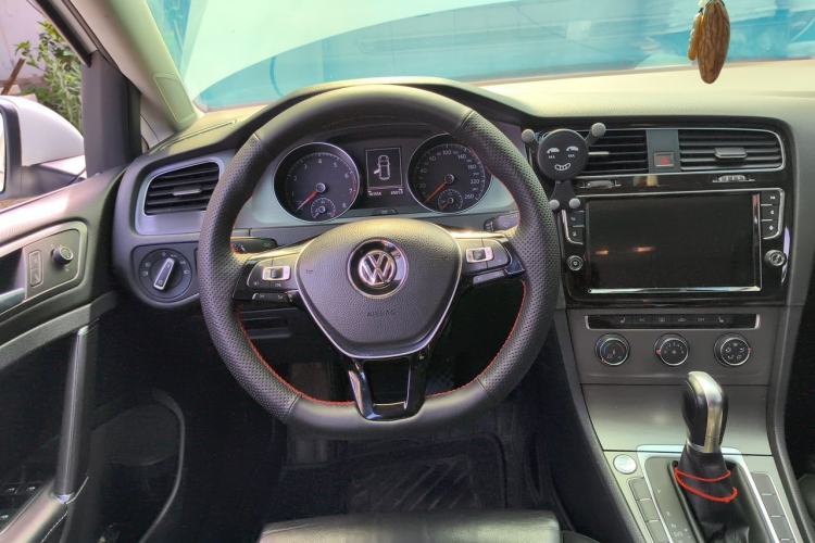 Used Volkswagen Golf 2016 230TSI Automatic Luxury Version Steering Wheel
