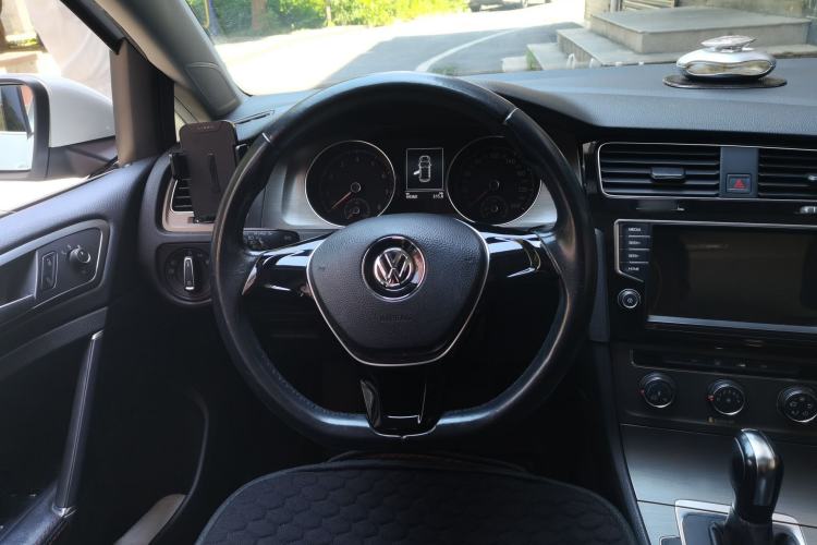 Used Volkswagen Golf 2016 1.6L Automatic Comfort Model Steering Wheel