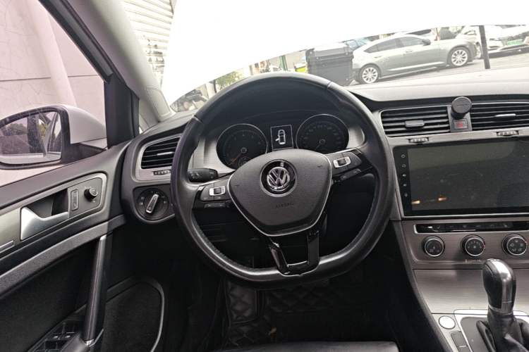 Used Volkswagen Golf 2016 230TSI Automatic Luxury Version Steering Wheel
