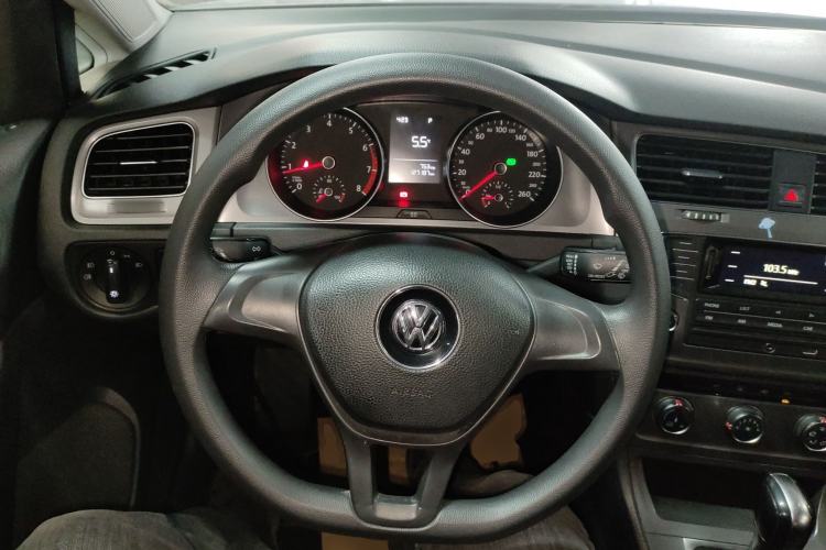 Used Volkswagen Golf 2016 1.6L Automatic Fashion Model Steering Wheel