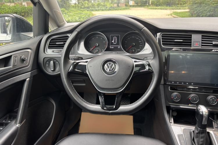 Used Volkswagen Golf 2016 230TSI Automatic Luxury Version Steering Wheel
