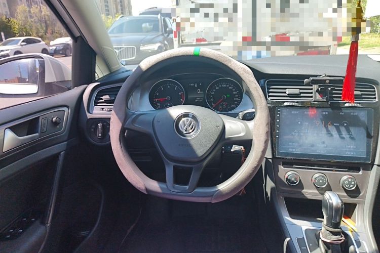 Used Volkswagen Golf 2016 1.6L Automatic Fashion Model Steering Wheel