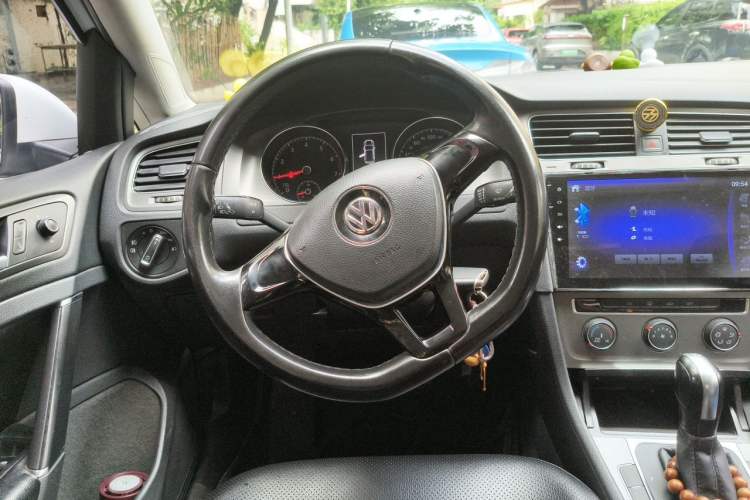 Used Volkswagen Golf 2016 230TSI Automatic Comfort Version Steering Wheel