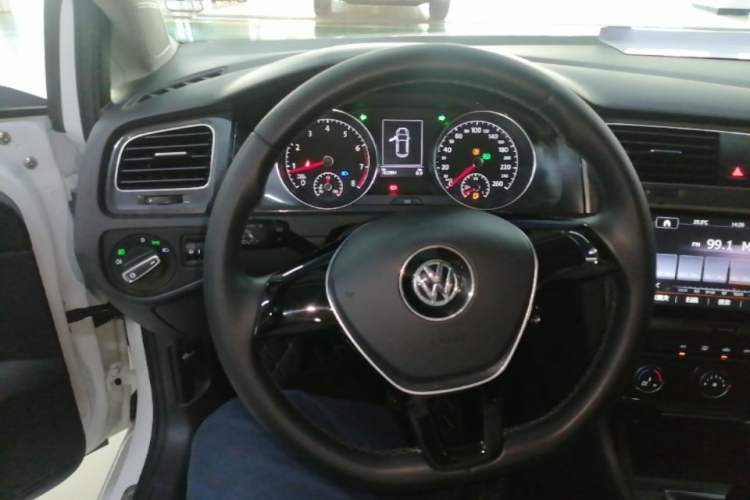 Used Volkswagen Golf 2016 1.6L Automatic Comfort Model Steering Wheel