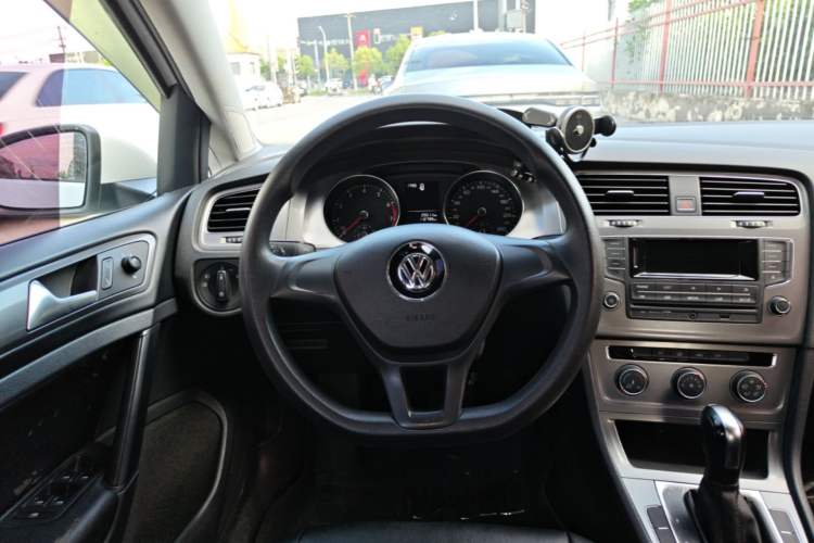 Used Volkswagen Golf 2016 1.6L Automatic Fashion Model Steering Wheel