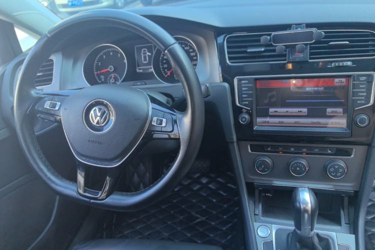 Used Volkswagen Golf 2016 230TSI Automatic Luxury Version Steering Wheel
