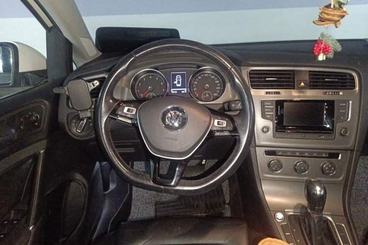 Used Volkswagen Golf 2016 230TSI Automatic Luxury Version Steering Wheel