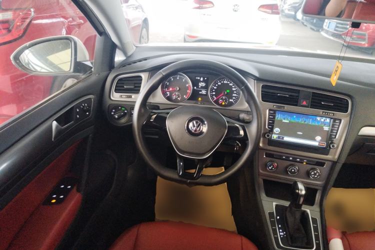 Used Volkswagen Golf 2016 1.6L Automatic Fashion Model Steering Wheel