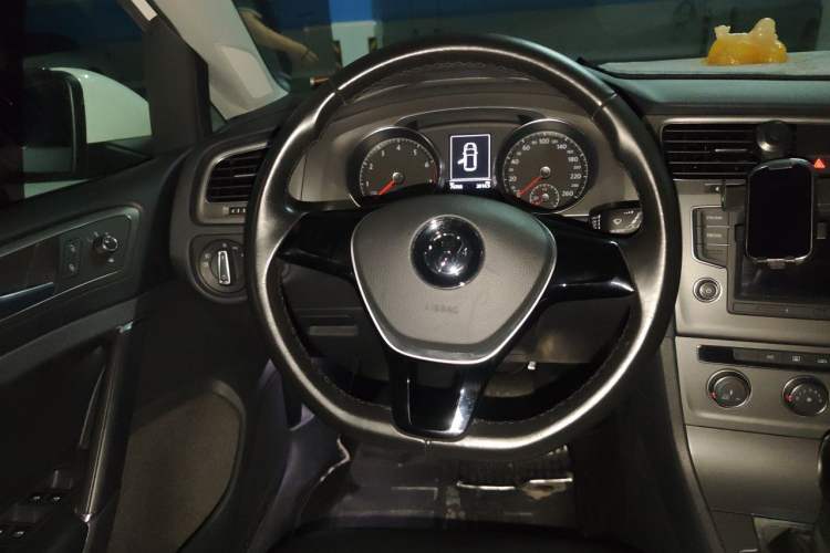 Used Volkswagen Golf 2016 1.6L Automatic Comfort Model Steering Wheel