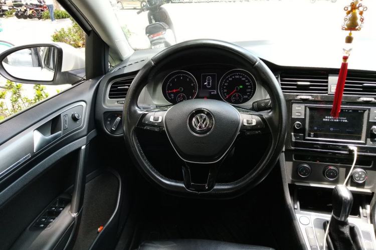 Used Volkswagen Golf 2016 230TSI Automatic Luxury Version Steering Wheel