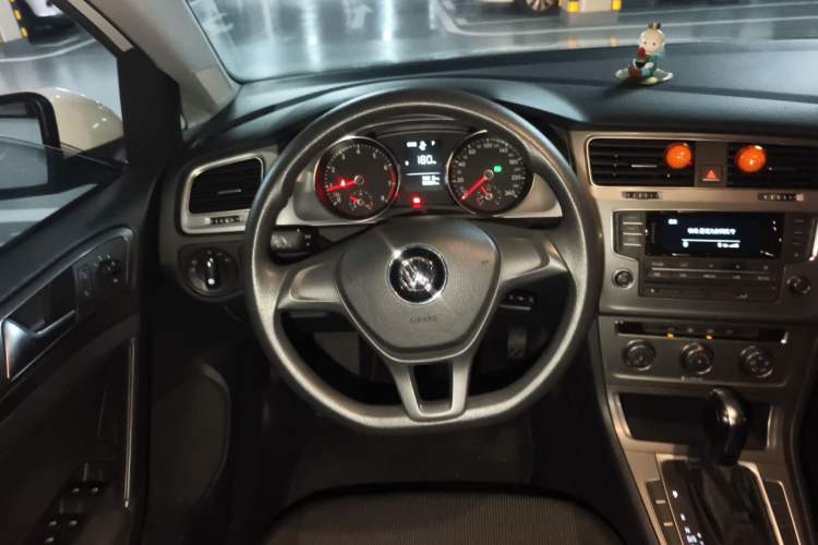 Used Volkswagen Golf 2016 1.6L Automatic Fashion Model Steering Wheel