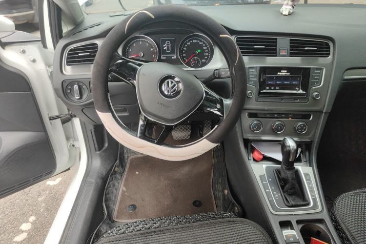 Used Volkswagen Golf 2016 1.6L Automatic Comfort Model Steering Wheel