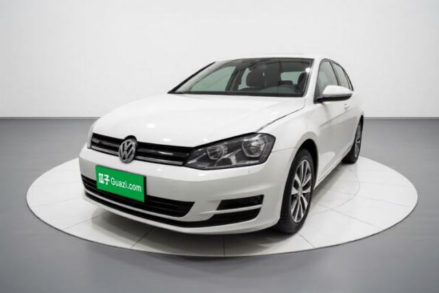 Ojetý Volkswagen Golf 2016 230TSI Automatic Luxury Version