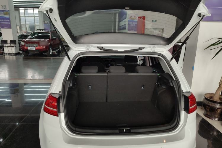 Used Volkswagen Golf 2016 230TSI Automatic Comfort Version Trunk