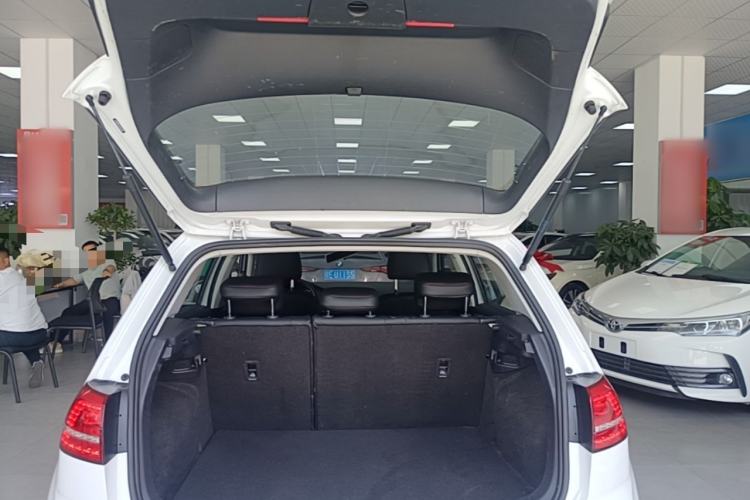 Used Volkswagen Golf 2016 1.6L Automatic Fashion Model Trunk