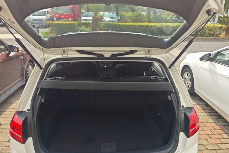 Used Volkswagen Golf 2016 230TSI Automatic Comfort Version Trunk