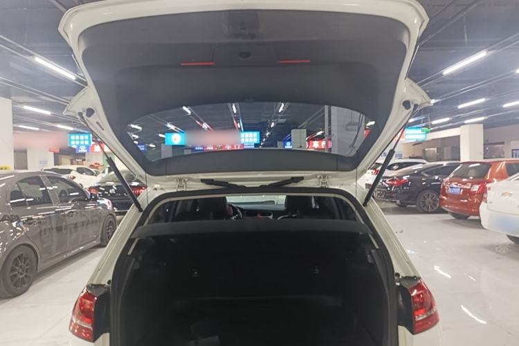 Used Volkswagen Golf 2016 230TSI Automatic Luxury Version Trunk