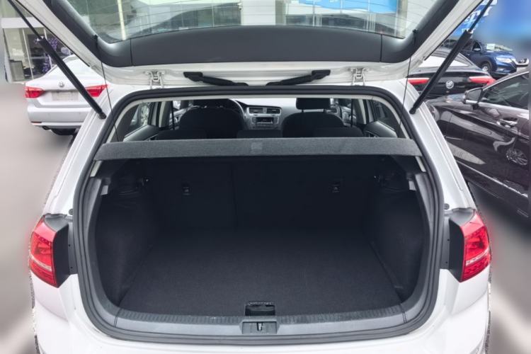 Used Volkswagen Golf 2016 1.6L Manual Fashion Edition Trunk