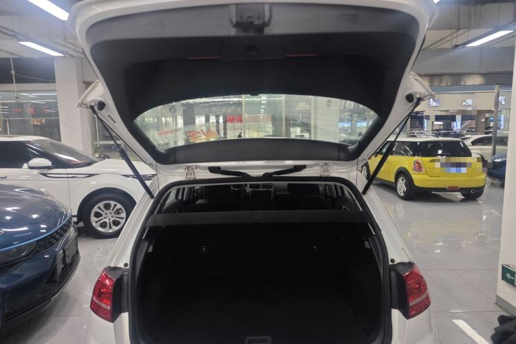 Used Volkswagen Golf 2016 1.6L Automatic Comfort Model Trunk