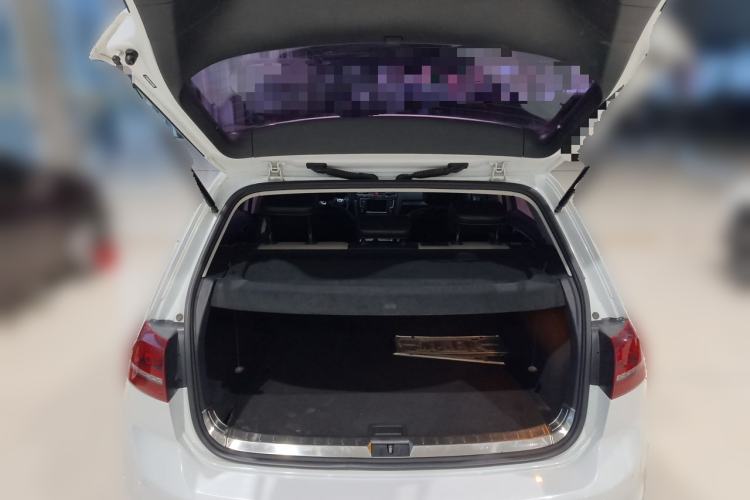 Used Volkswagen Golf 2016 230TSI Automatic Luxury Version Trunk