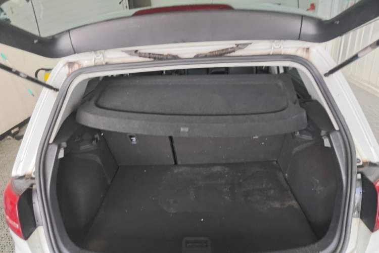 Used Volkswagen Golf 2016 1.6L Automatic Fashion Model Trunk