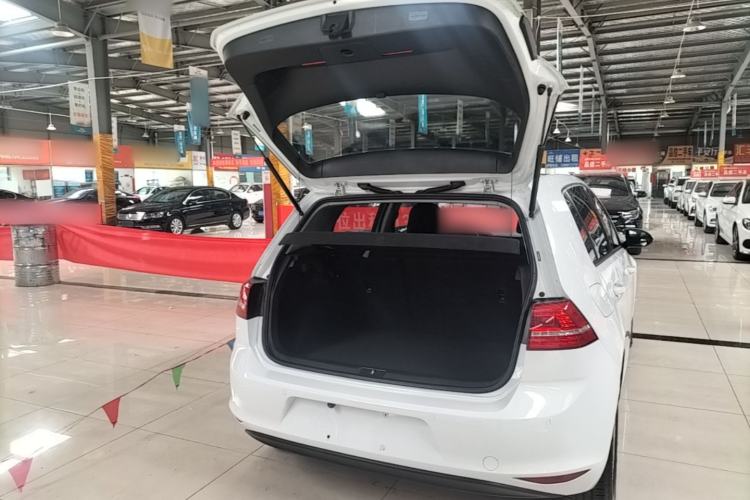 Used Volkswagen Golf 2016 1.6L Automatic Fashion Model Trunk