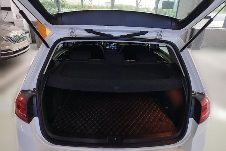Used Volkswagen Golf 2016 1.6L Automatic Comfort Model Trunk