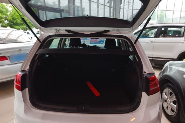 Used Volkswagen Golf 2016 1.6L Automatic Comfort Model Trunk