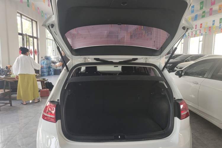 Used Volkswagen Golf 2016 230TSI Automatic Comfort Version Trunk