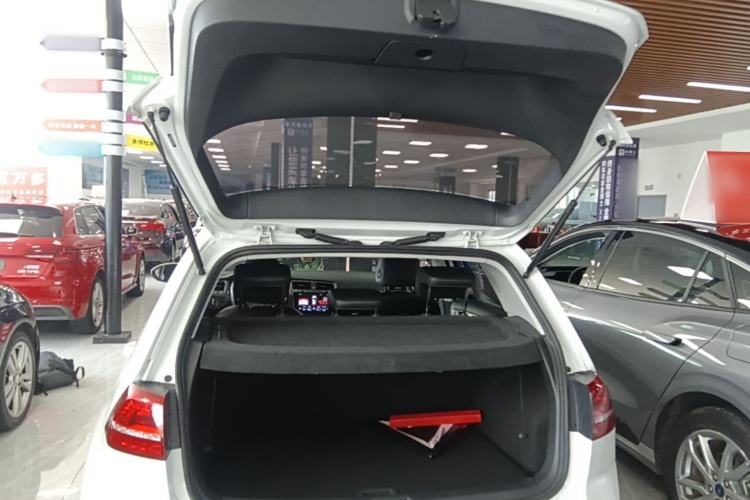Used Volkswagen Golf 2016 230TSI Automatic Luxury Version Trunk