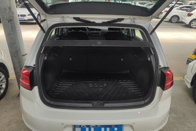 Used Volkswagen Golf 2016 1.6L Manual Fashion Edition Trunk