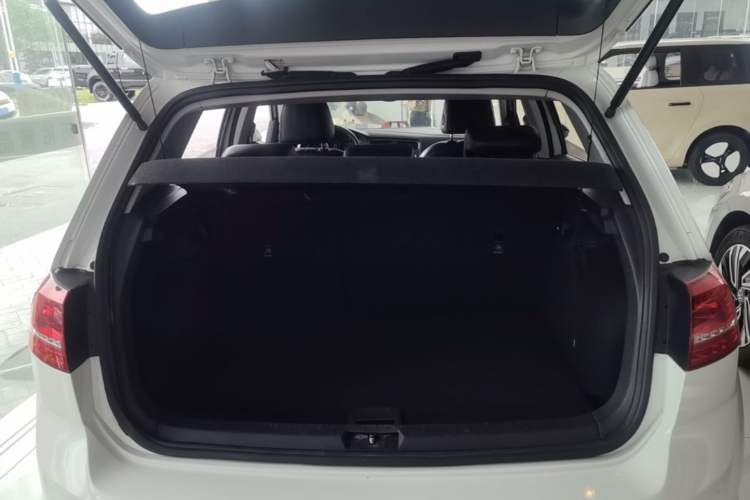 Used Volkswagen Golf 2016 230TSI Automatic Luxury Version Trunk