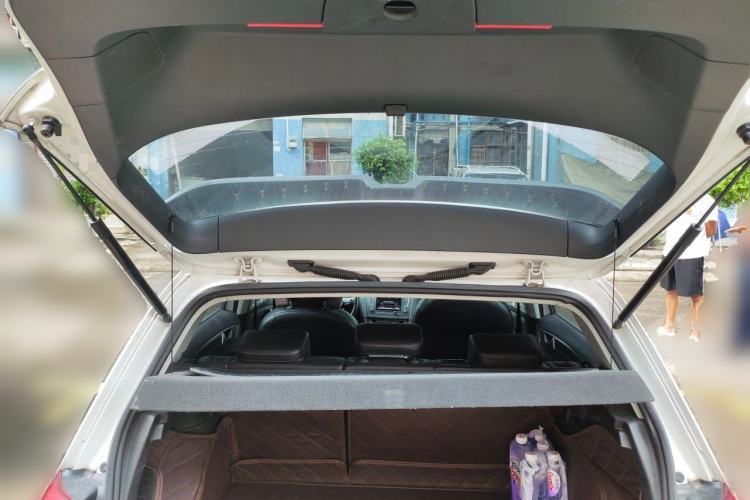 Used Volkswagen Golf 2016 230TSI Automatic Luxury Version Trunk