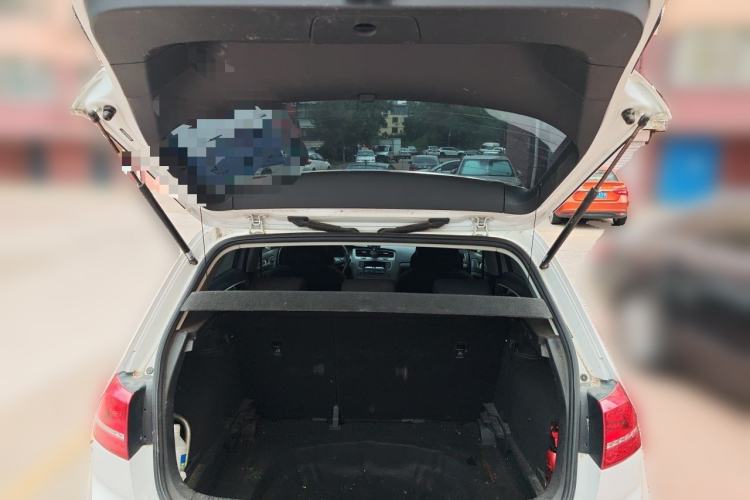 Used Volkswagen Golf 2016 1.6L Manual Fashion Edition Trunk