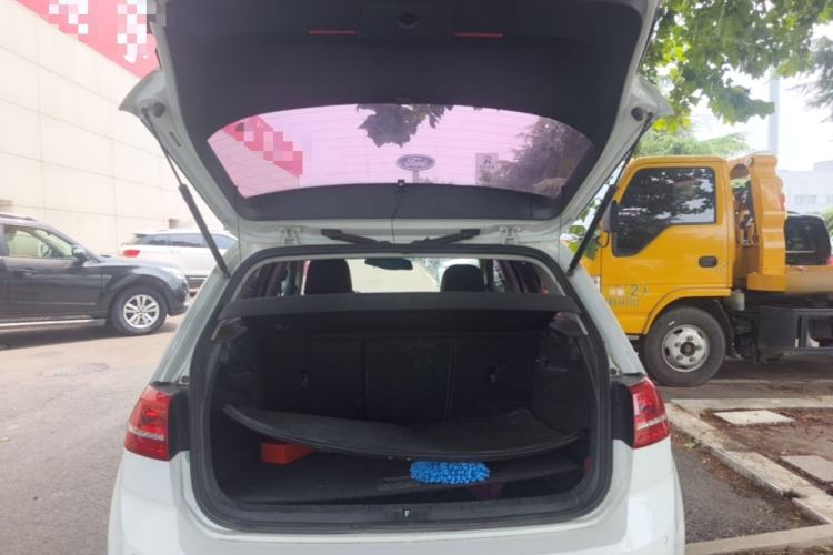 Used Volkswagen Golf 2016 1.6L Manual Fashion Edition Trunk