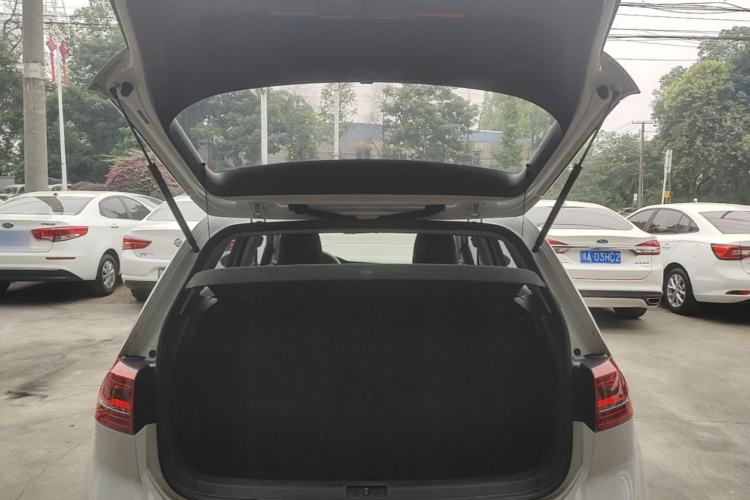 Used Volkswagen Golf 2016 1.6L Automatic Comfort Model Trunk