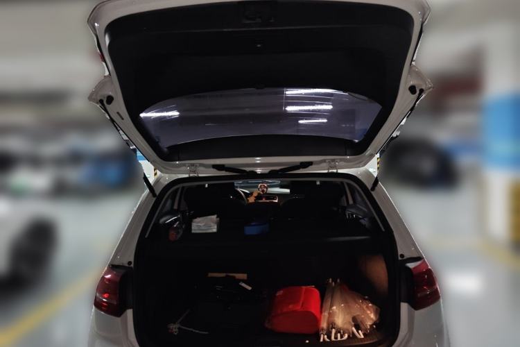 Used Volkswagen Golf 2016 1.6L Automatic Fashion Model Trunk