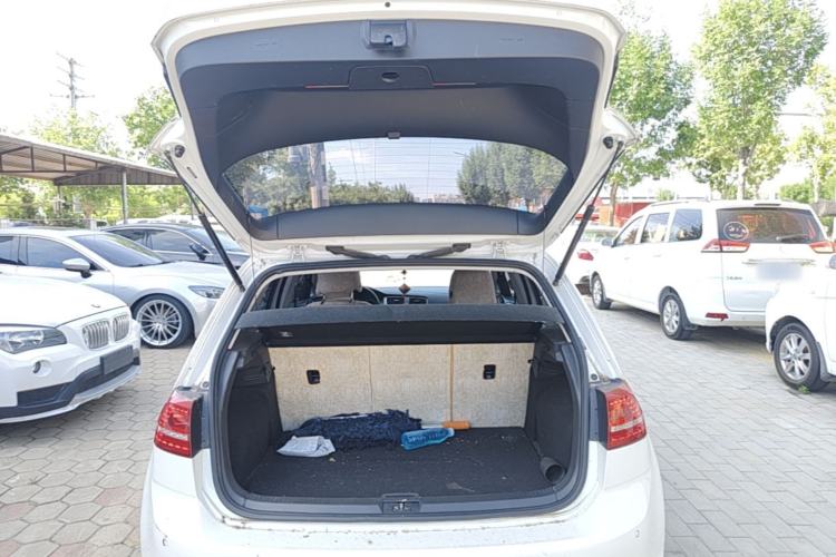 Used Volkswagen Golf 2016 1.6L Automatic Comfort Model Trunk