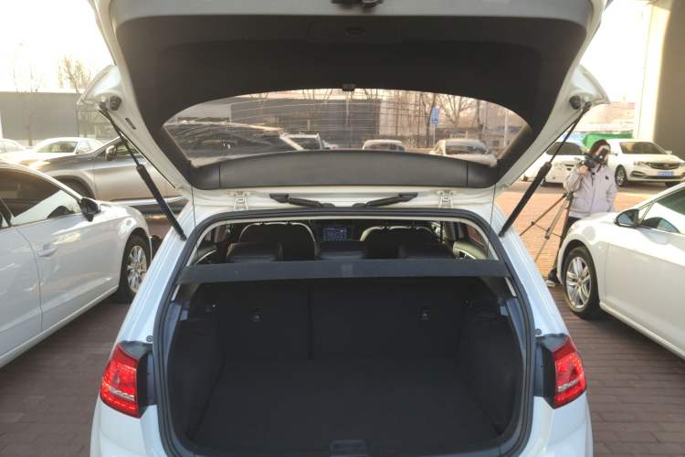 Used Volkswagen Golf 2016 230TSI Automatic Comfort Version Trunk
