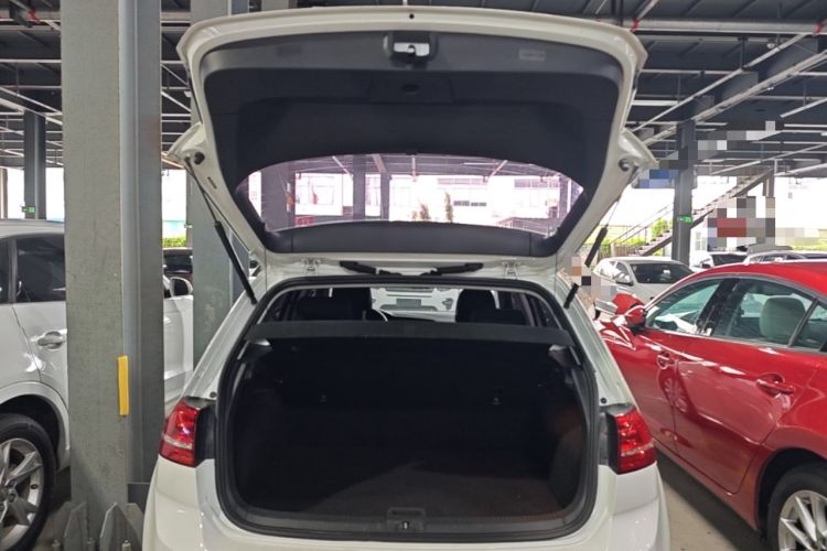 Used Volkswagen Golf 2016 1.6L Automatic Fashion Model Trunk