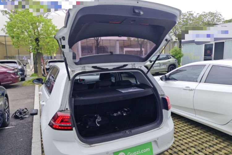 Used Volkswagen Golf 2016 230TSI Automatic Luxury Version Trunk