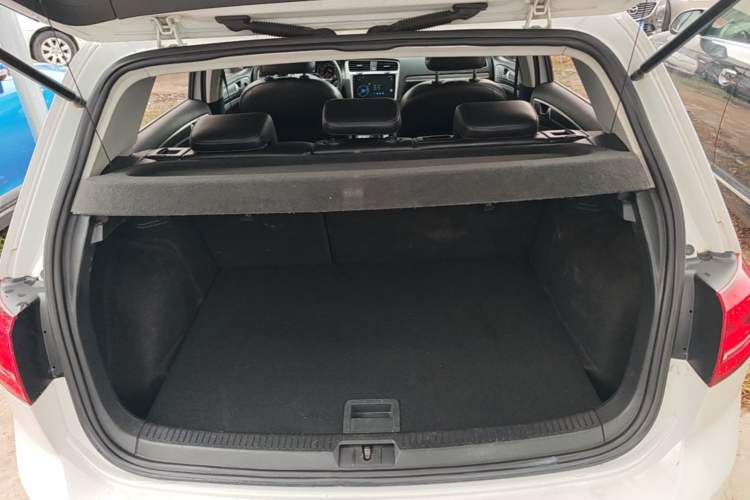Used Volkswagen Golf 2016 230TSI Automatic Luxury Version Trunk