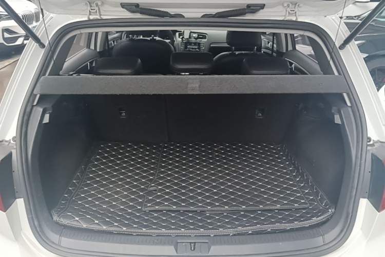Used Volkswagen Golf 2016 230TSI Automatic Luxury Version Trunk