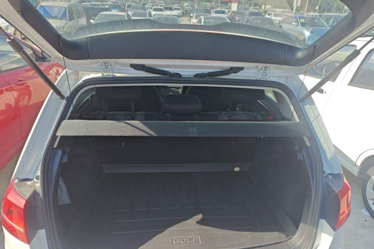 Used Volkswagen Golf 2016 230TSI Manual Comfort Version Trunk