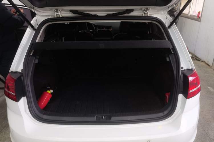 Used Volkswagen Golf 2016 230TSI Automatic Luxury Version Trunk