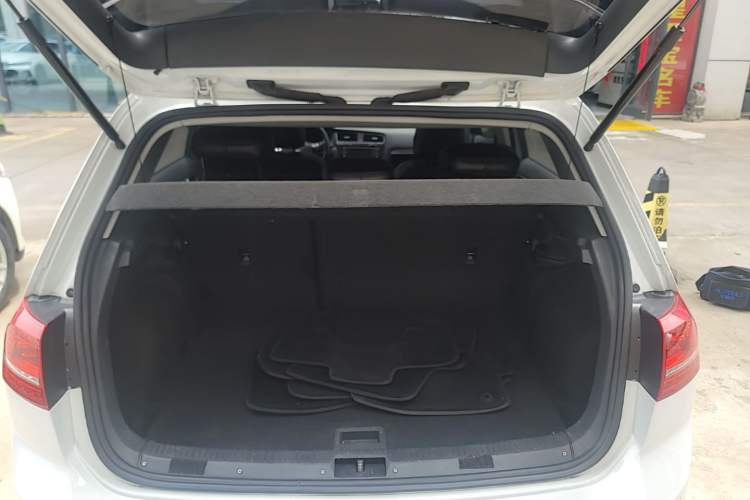 Used Volkswagen Golf 2016 230TSI Automatic Comfort Version Trunk