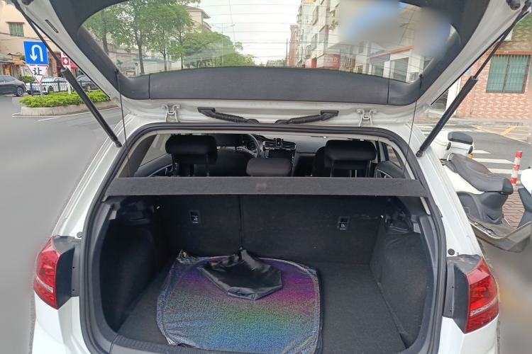 Used Volkswagen Golf 2016 1.6L Manual Fashion Edition Trunk