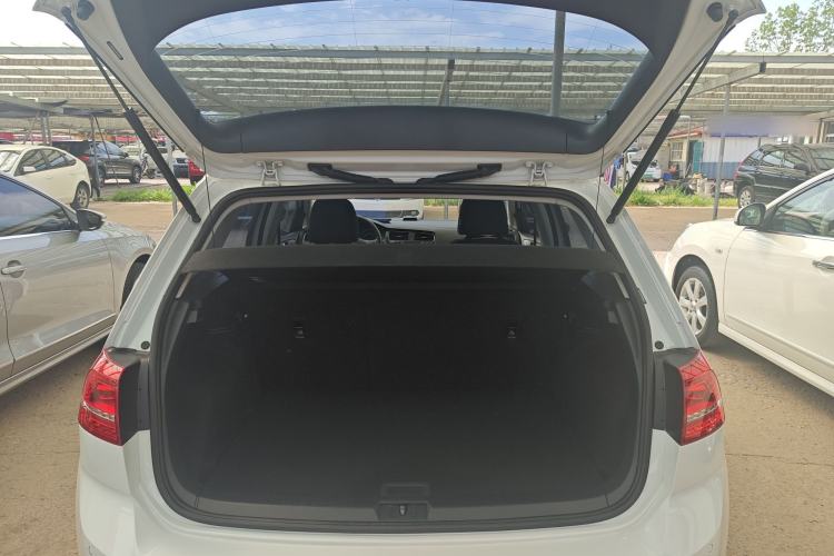 Used Volkswagen Golf 2016 1.6L Automatic Fashion Model Trunk