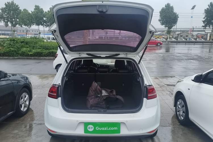 Used Volkswagen Golf 2016 1.6L Automatic Comfort Model Trunk