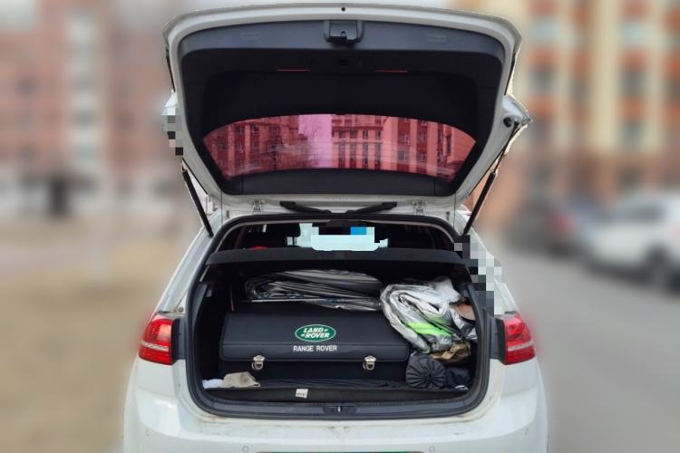 Used Volkswagen Golf 2016 230TSI Automatic Luxury Version Trunk